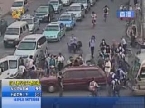 实拍！济南彪悍女司机 当街打交警