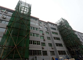 济南老楼电梯钢架安装完成 预计1月底投入使用