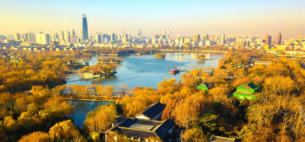 最美山东丨明湖冬日别样斑斓 俯瞰犹如巨型冰画