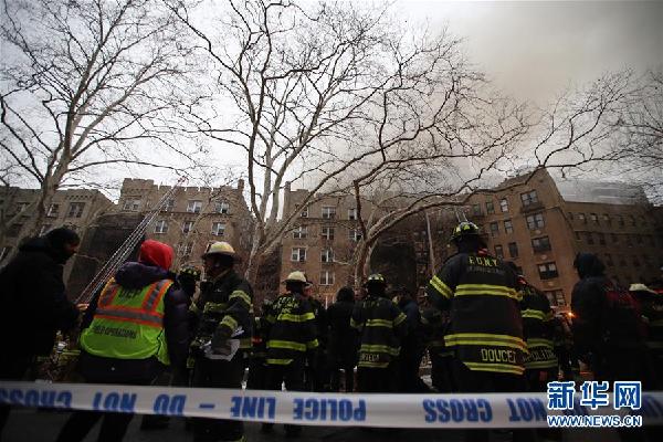 纽约一公寓楼发生火灾１４人受伤