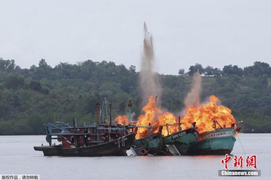 印尼政府高层为是否停止炸毁“非法”外国渔船起争议