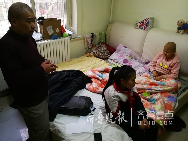 姐姐患白血病，10岁女孩济南街头严寒中卖枣救姐