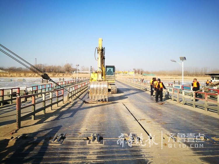 冰凌发展迅速,济南泺口黄河浮桥拆除