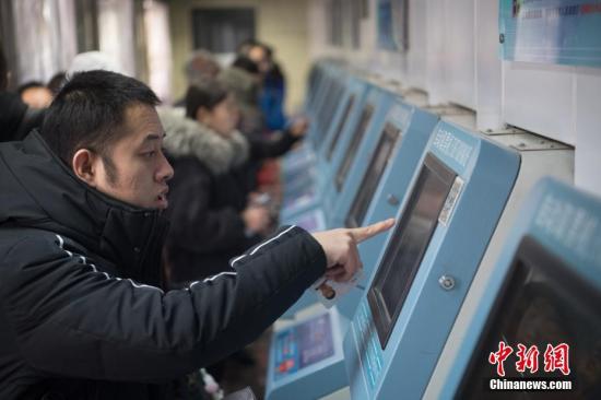 中国铁路春运首轮售票高峰平稳度过 多项指标创新高