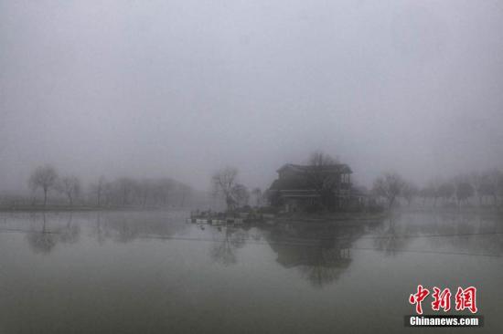 长江干流区域大雾 部分水域禁航 民航高速路受阻