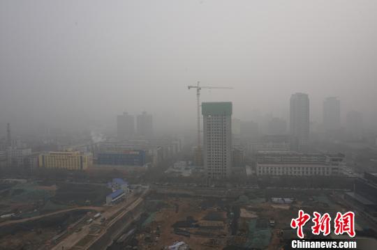 郑州连遭三日“霾伏” 发布重污染天气红色预警