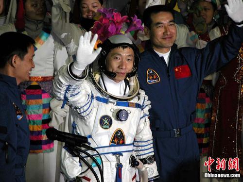 天地英雄 解码飞天——访曾进驻太空的中国航天员