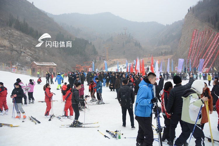 助力冰雪运动 山东首届冬季全民健身运动会启幕