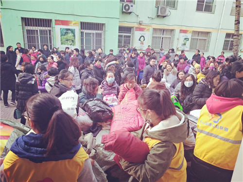 淄博开展闲置衣物大型捐赠活动 8包衣物已发往贫困山区