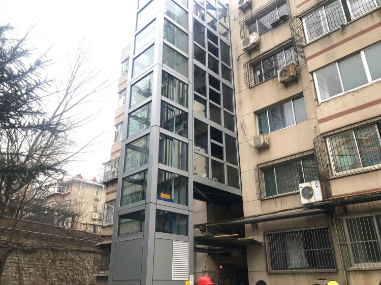 济南首部老楼加装电梯投入使用，上个五楼不到30秒