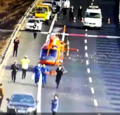转院车辆高速上抛锚 济宁市一院救援直升机抢救患者