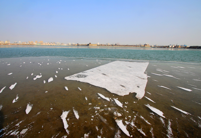 零下10度！冰冻周来袭 聊城东昌湖被冻僵了