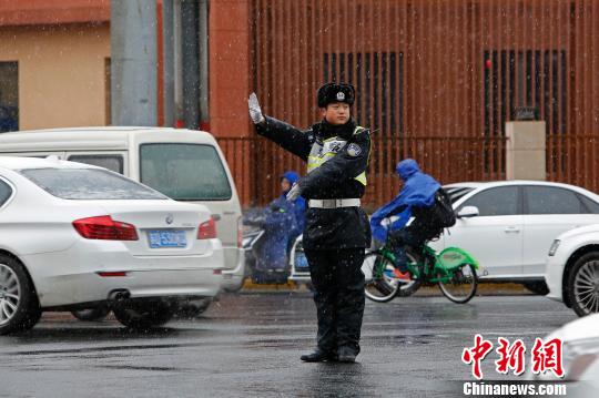 上海发布暴雪黄色预警 警方全力保障城市安全