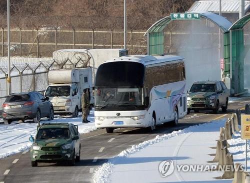 朝鲜女子冰球代表团抵韩 韩朝联队将首轮迎战瑞士队