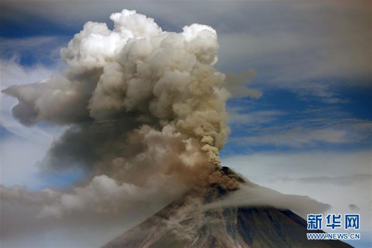 菲律宾马荣火山持续喷发