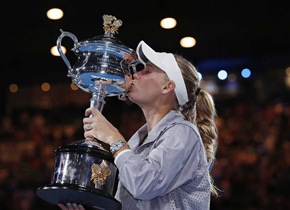 澳网女单颁奖典礼 沃兹生涯首夺大满贯冠军