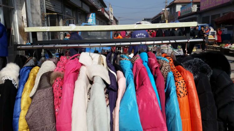 雪后降温,济南热心市民想捐近50套羽绒服给贫困儿童