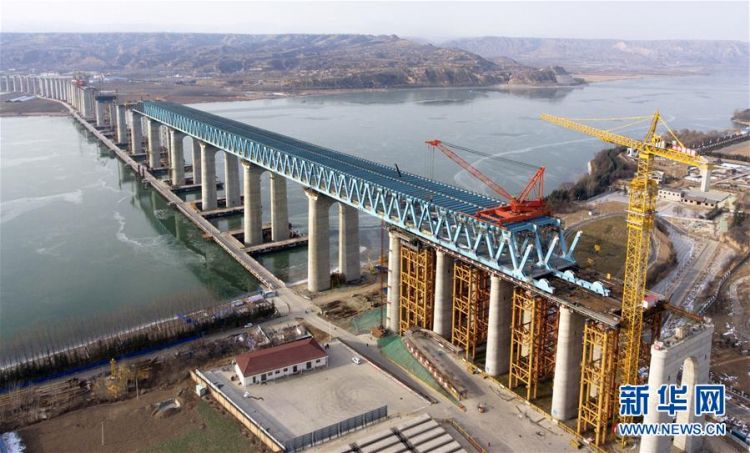 河南三门峡黄河公铁两用特大桥加紧施工 计划年底建成