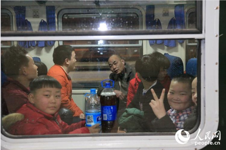 春运首趟列车启程 北京局首对增开列车票价打８折