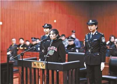 杭州保姆纵火案审了11小时17分 被告人表示认罪