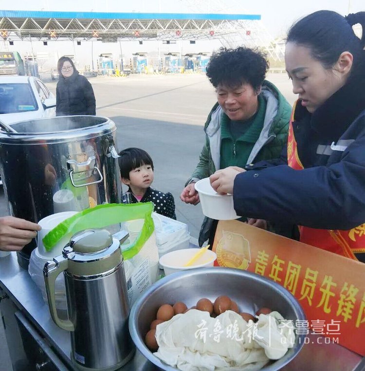 天寒地冻！济南高速站送碗甜沫暖暖心