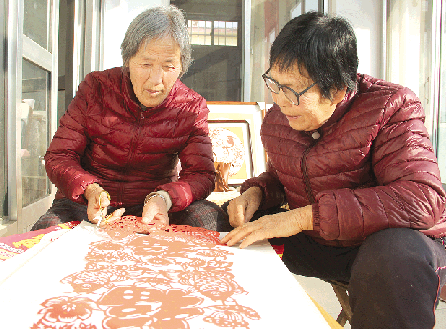 临朐这个村人人会剪纸玩出新花样 村民找到致富新路
