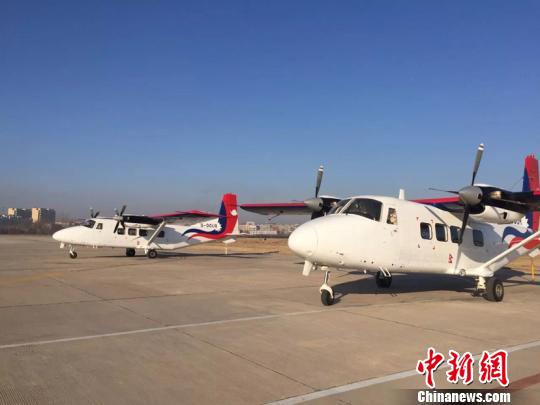 “中国造”运12E飞机交付尼泊尔
