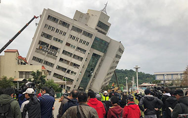 台湾花莲发生6.0级地震 楼房倾倒2人遇难逾200人受伤