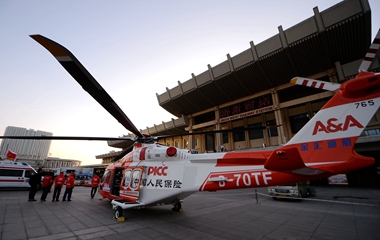 济南：直升飞机加入春运救援 为旅客保驾护航 