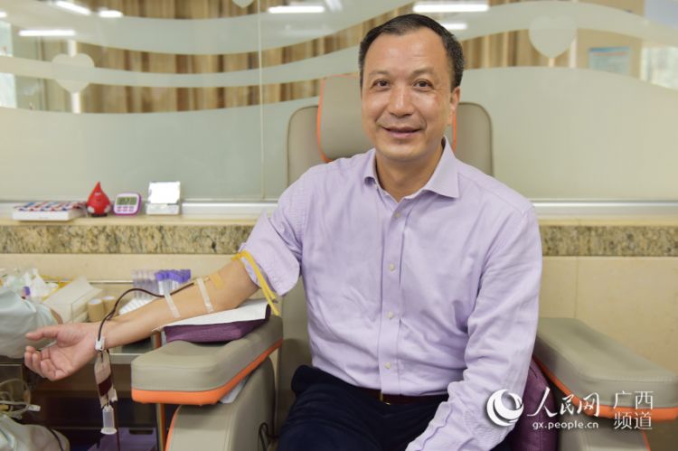 “熊猫侠”医生坚持献血14年 献血量近万毫升