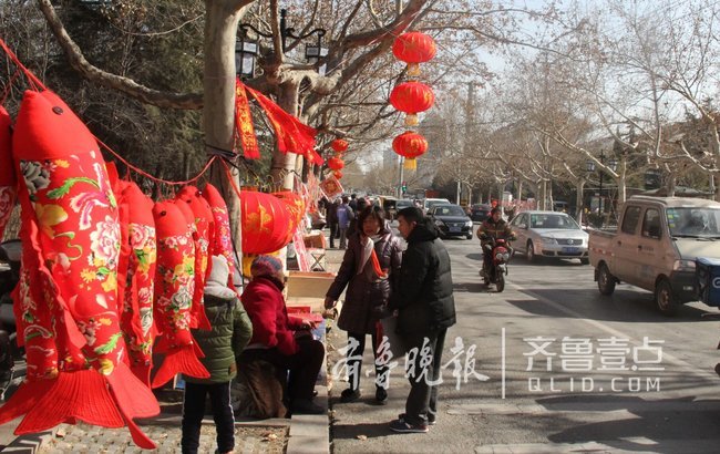 潍坊青州“福字街”年味浓，市民带着福气回家过年