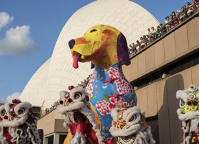 世界各地庆祝中国新年 狗元素亮相悉尼歌剧院