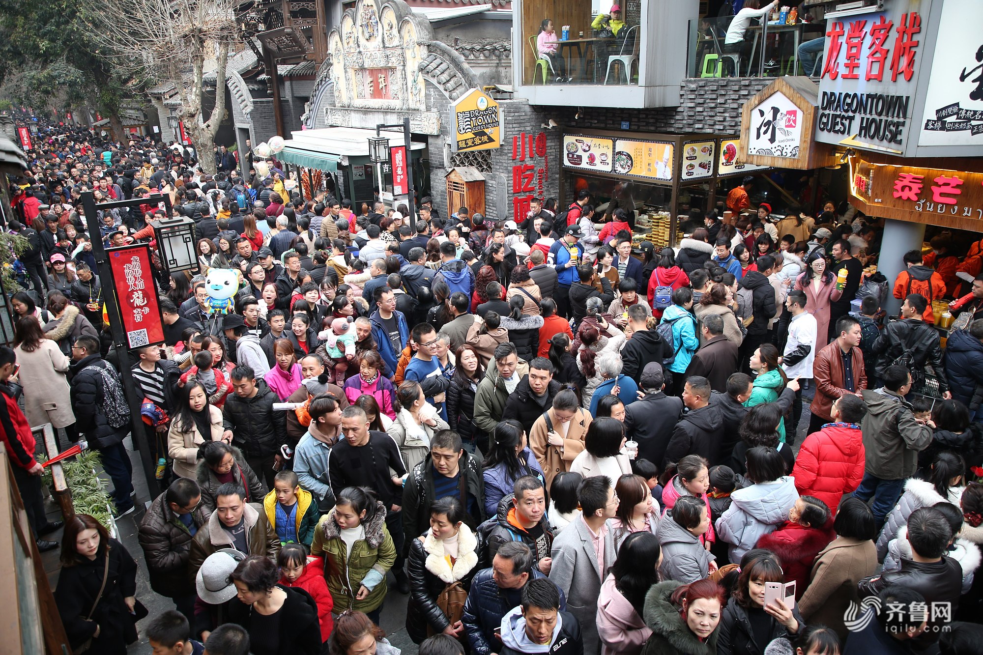 春节全国景区迎客流高峰 盘点各地花式人海