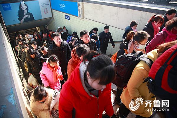 21日临沂火车站发送旅客8200人 北京、东北方