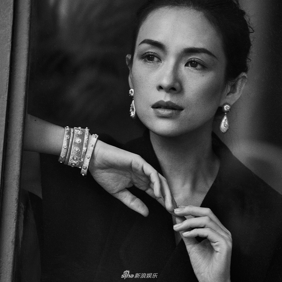 不磨皮!章子怡黑白大片 信心从容流露自然魅力