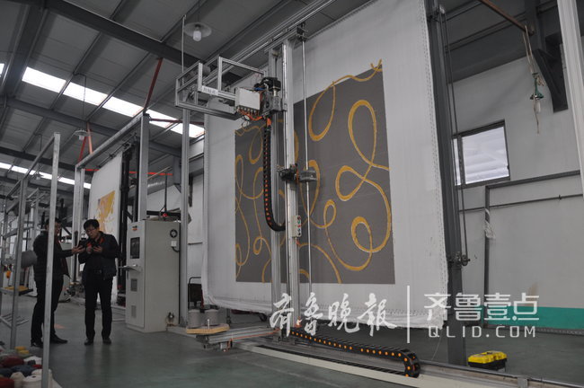 滨州小镇地毯厂用上机器人，一天织出过去半个月的活