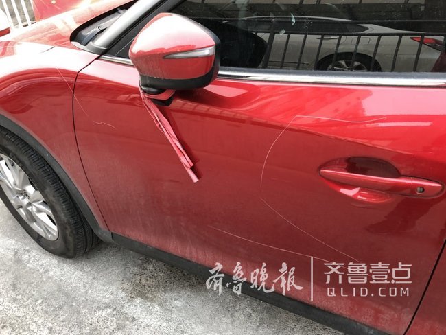济南：刚买半年的车停小区路边被划，车主寻目击者