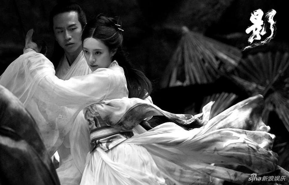 张艺谋《影》曝海报 孙俪持伞静立太极图美cry
