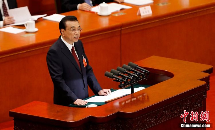 政府工作报告极简版来了，只有800字！.jpg