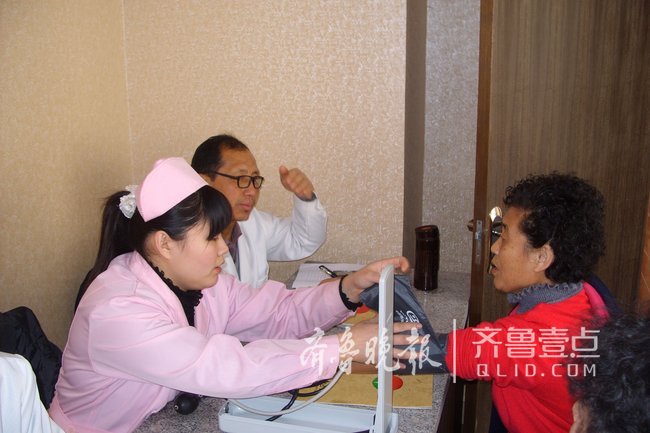 泰安华新社区联合爱心医院为60岁以上女性免费查体