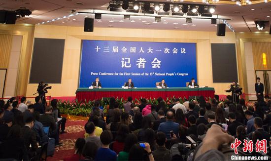 记者会热点问题频出 看中国外长王毅如何“接招”