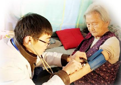 淄博“第一村医”抱团帮扶1800个卫生室