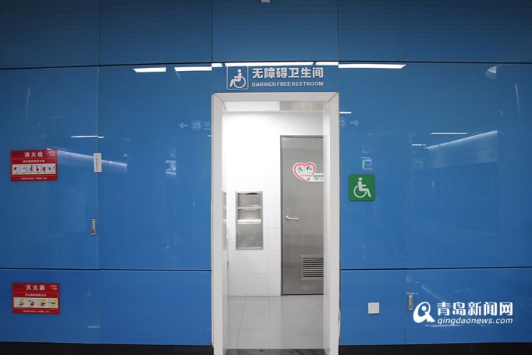 高清:青岛地铁车站里的“厕所革命” 小细节折射大文明
