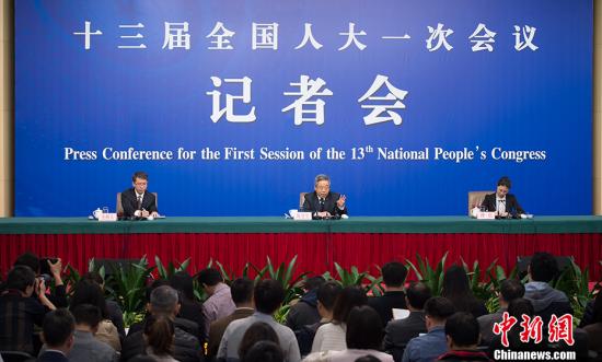 如何给学生减负、消除大班额?…教育部长这样