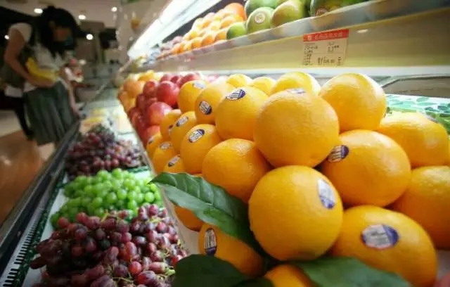 记者暗访济南果品市场，教你辨别真假“进口水果”