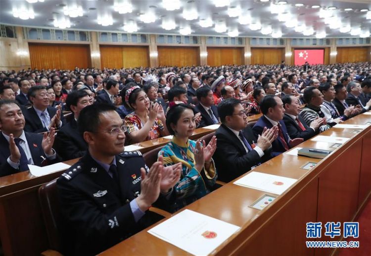 3月19日，十三届全国人大一次会议在北京人民大会堂举行第七次全体会议。 新华社记者 刘卫兵 摄.jpg