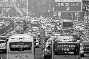 北京缓解交通拥堵计划：编制停车规划 控制车位总量