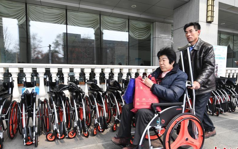 免费使用2小时 “共享轮椅”亮相山东济南