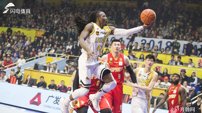 CBA季后赛首轮第5场：浙江广厦107-98深圳新世纪