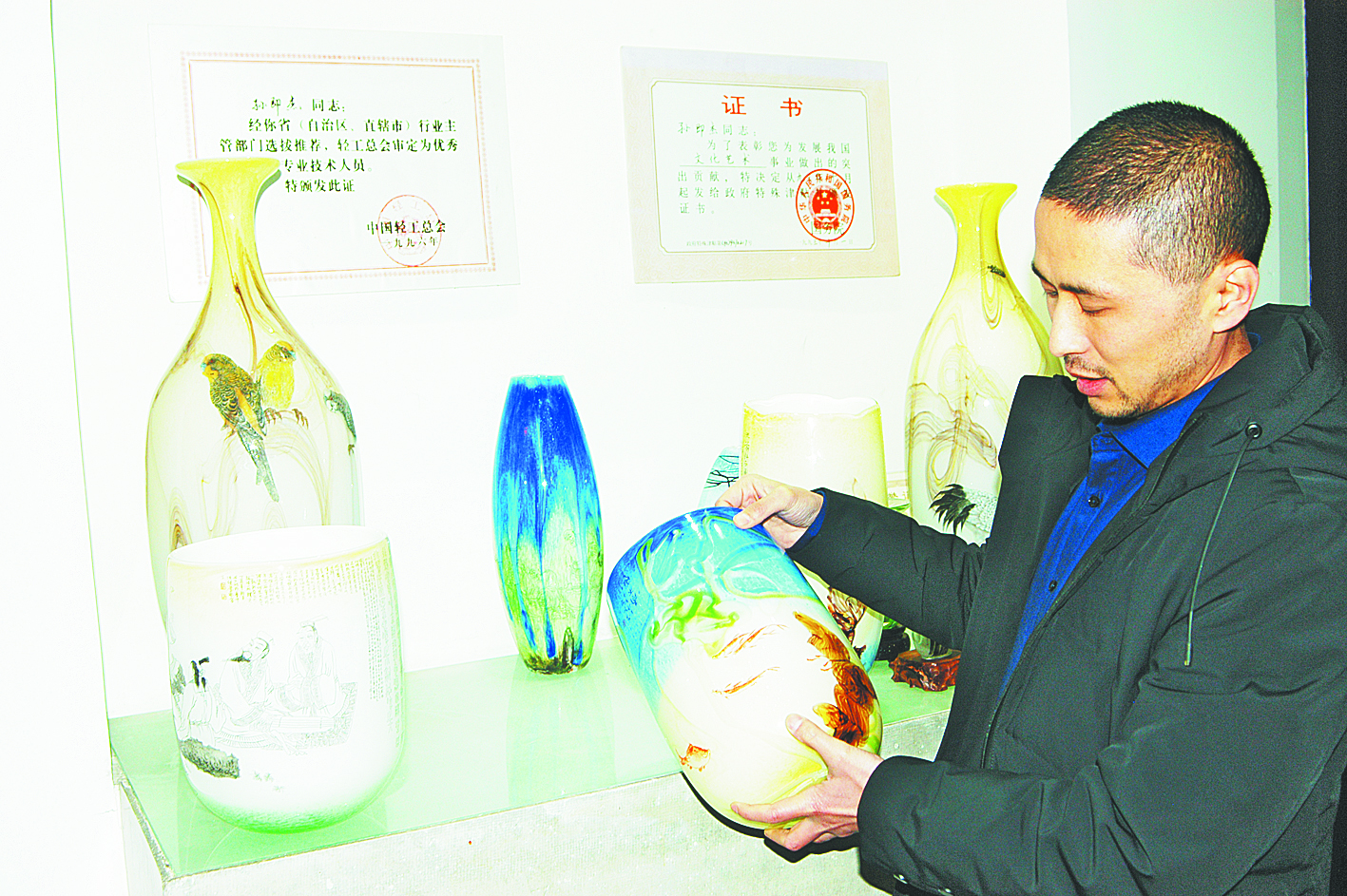 一家五代传技艺 淄博琉璃壁画嵌入北京地铁
